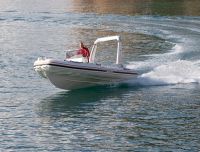 Für dieses RIB von Yachtcharter De Schiffart in Terherne gilt eine Bootführerschein-Pflicht.