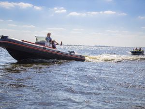Friesland heeft de meest gevarieerde huurvloot ter wereld: van bloedsnelle RIB’s tot royal class zeilcruiseschepen.