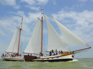 Friesland heeft de meest gevarieerde huurvloot ter wereld: van bloedsnelle RIB’s tot royal class zeilcruiseschepen.